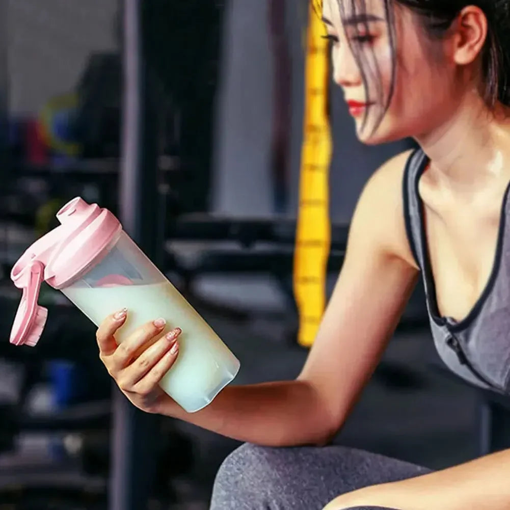 SHAKER CON BOLA MEZCLADORA DE PLASTICO