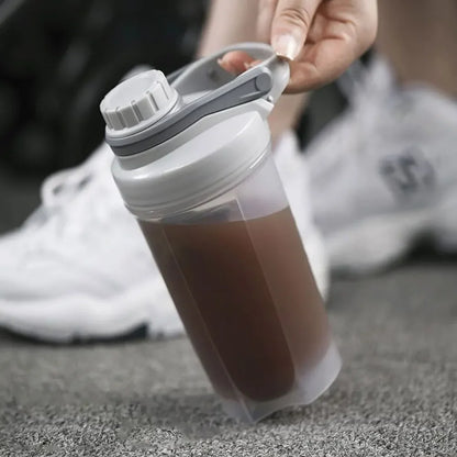 SHAKER CON BOLA MEZCLADORA DE PLASTICO